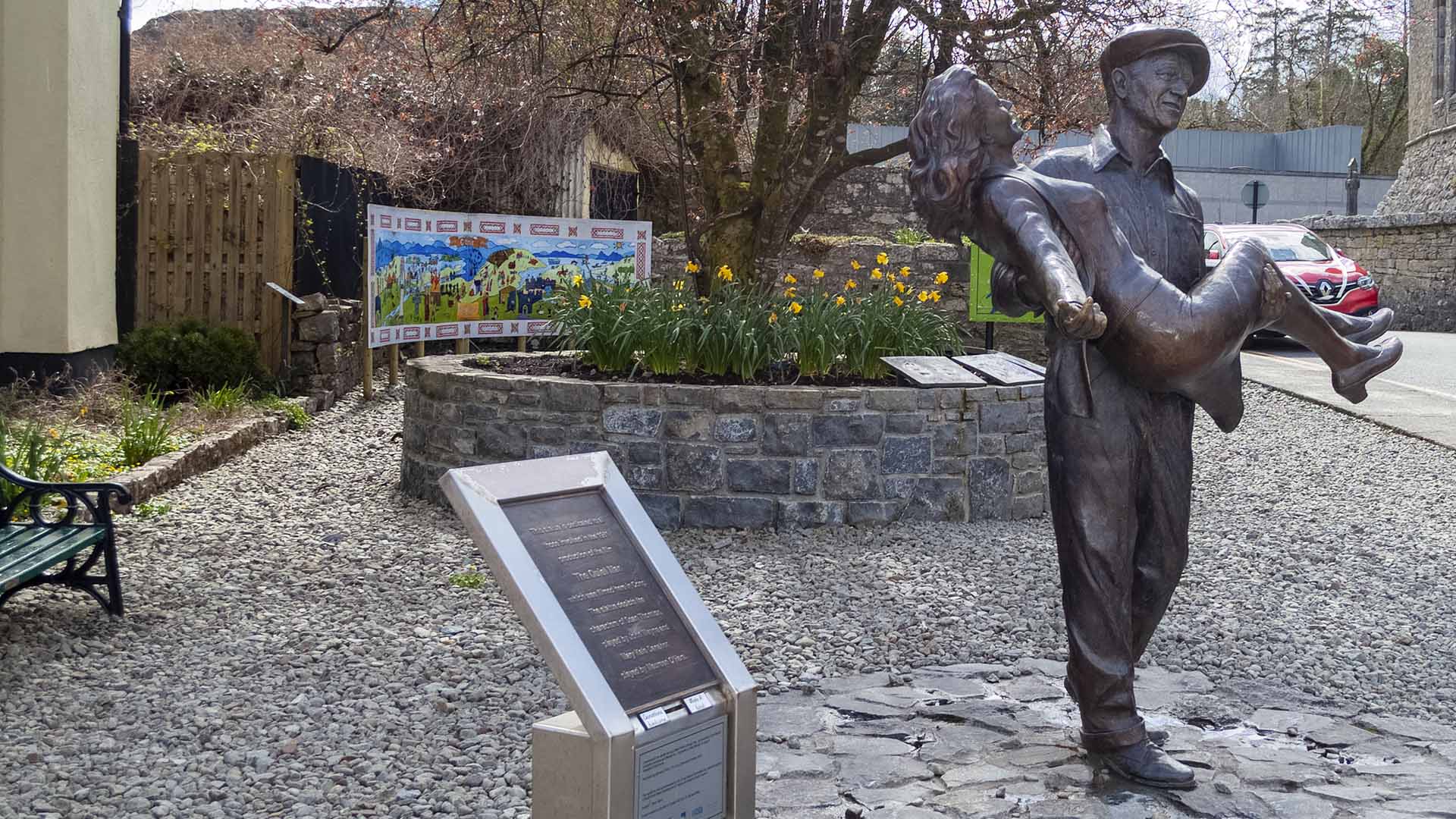 a statue of a man holding a Woman