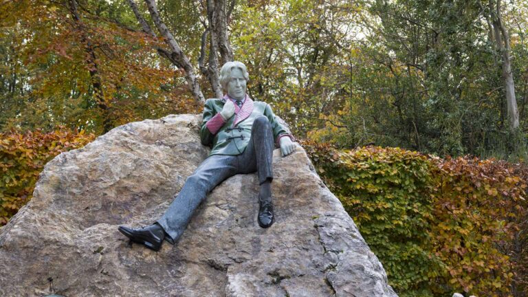 Oscar Wilde Statue which resides in Merrion Square