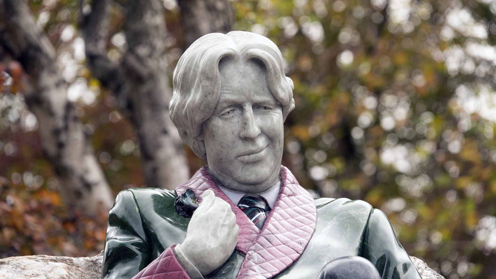 Oscar Wilde Statue which resides in Merrion Square